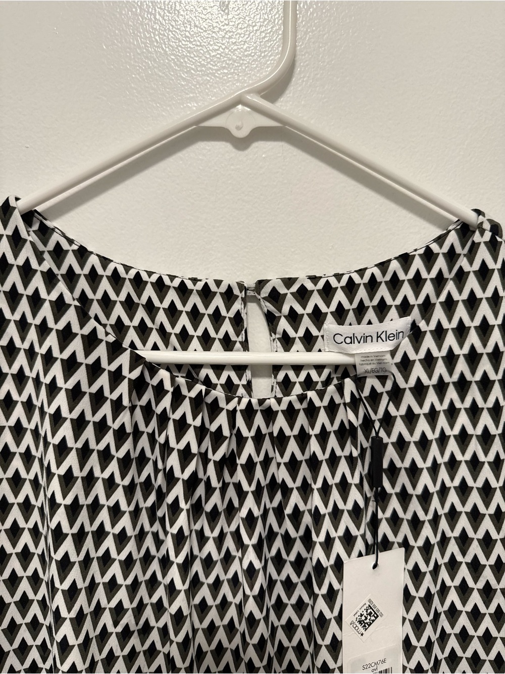NWT Calvin Klein Geometric Pleated Neck Sleeveless Blouse XL - Picture 10 of 10